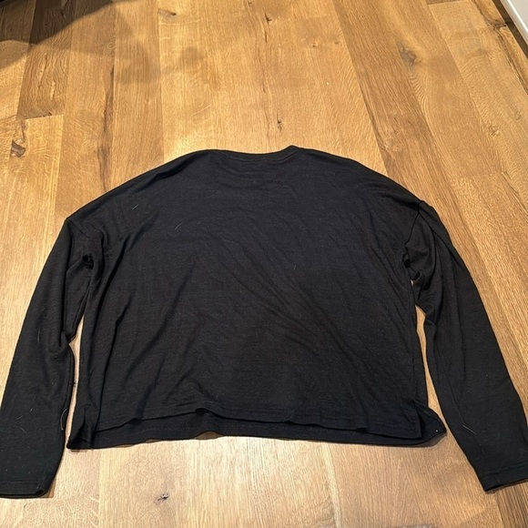 Banana Republic Women’s Longsleeve Tee Size Medium - Picture 2 of 3